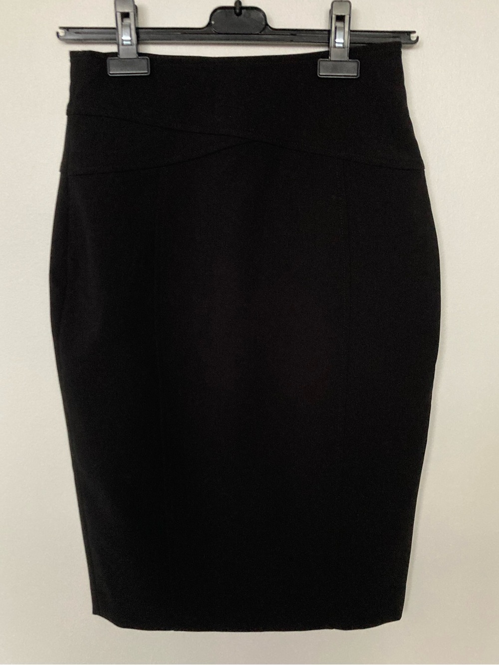 NWT le chateau Black High-Waist Pencil Skirt with Lining and Back Slit. Size 1